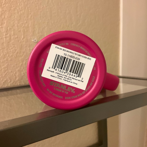 👀 PRICE DROP 👀 30oz Stanley (Fuscia) - Picture 4 of 4